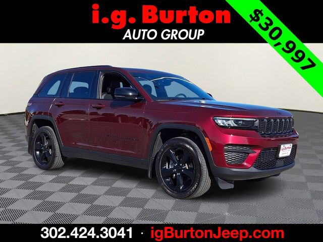 Used 2023 Jeep Grand Cherokee Altitude image 1