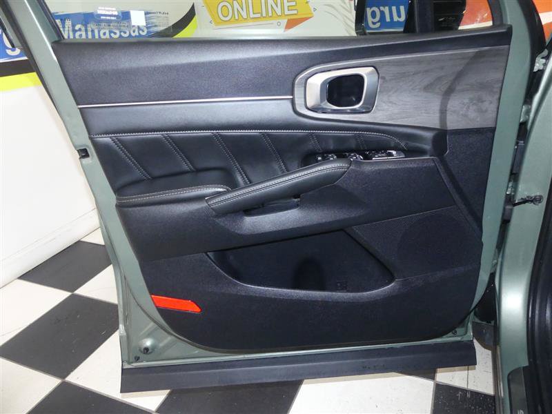 Used 2025 Kia Sorento SX AWD/4WD image 29