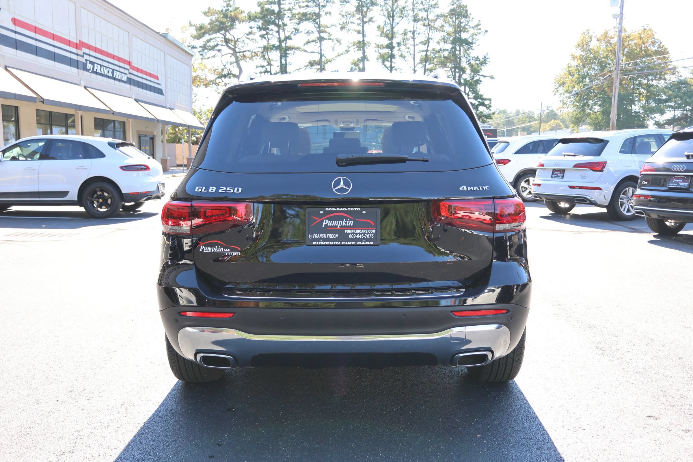Used 2023 Mercedes-Benz GLB 250 4MATIC w/ Premium Package image 6