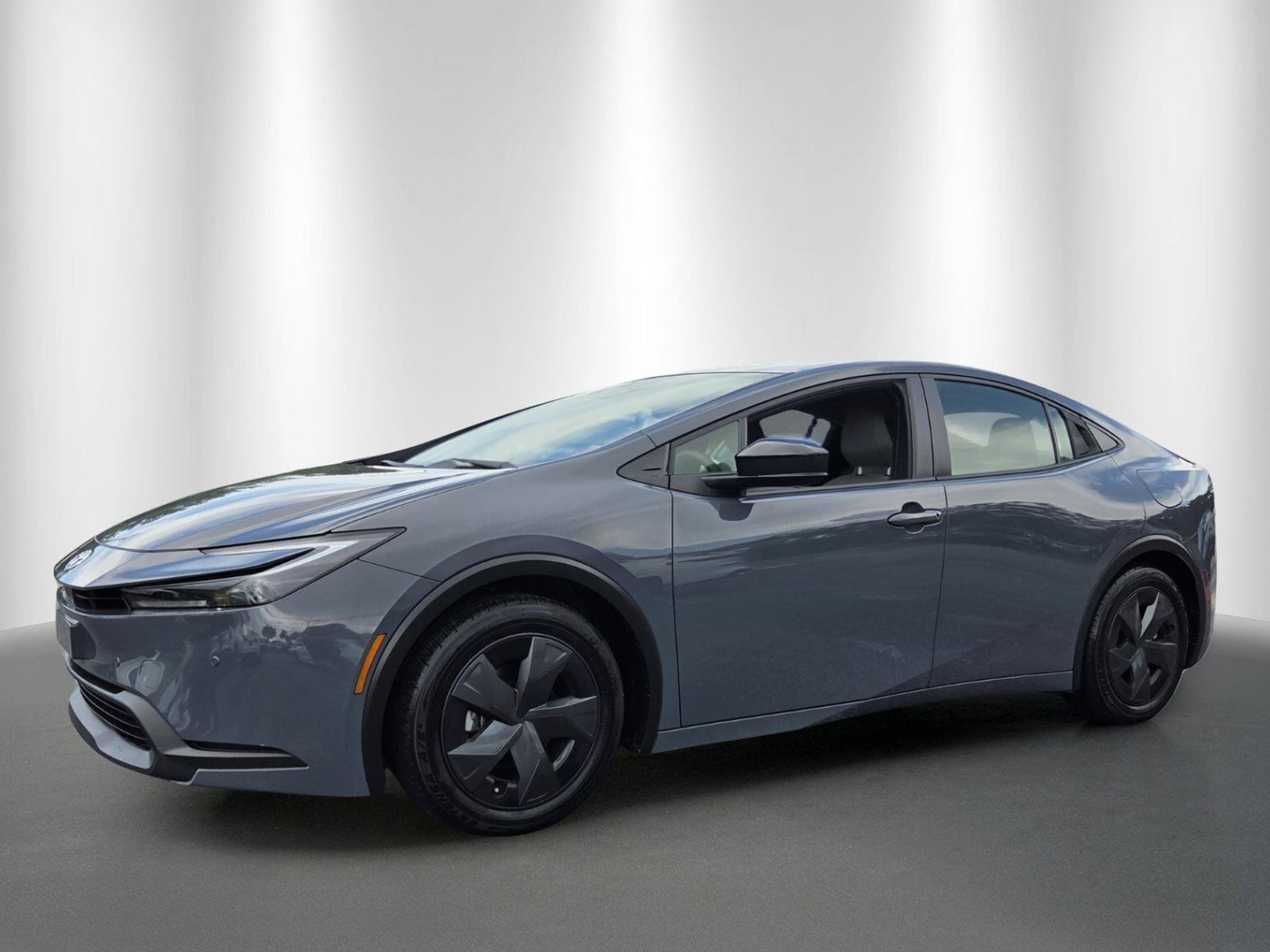 Used 2024 Toyota Prius LE FWD image 3