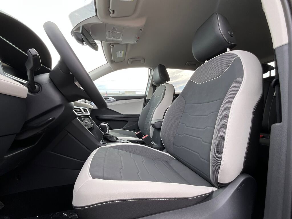 New 2025 Volkswagen Taos SE image 10