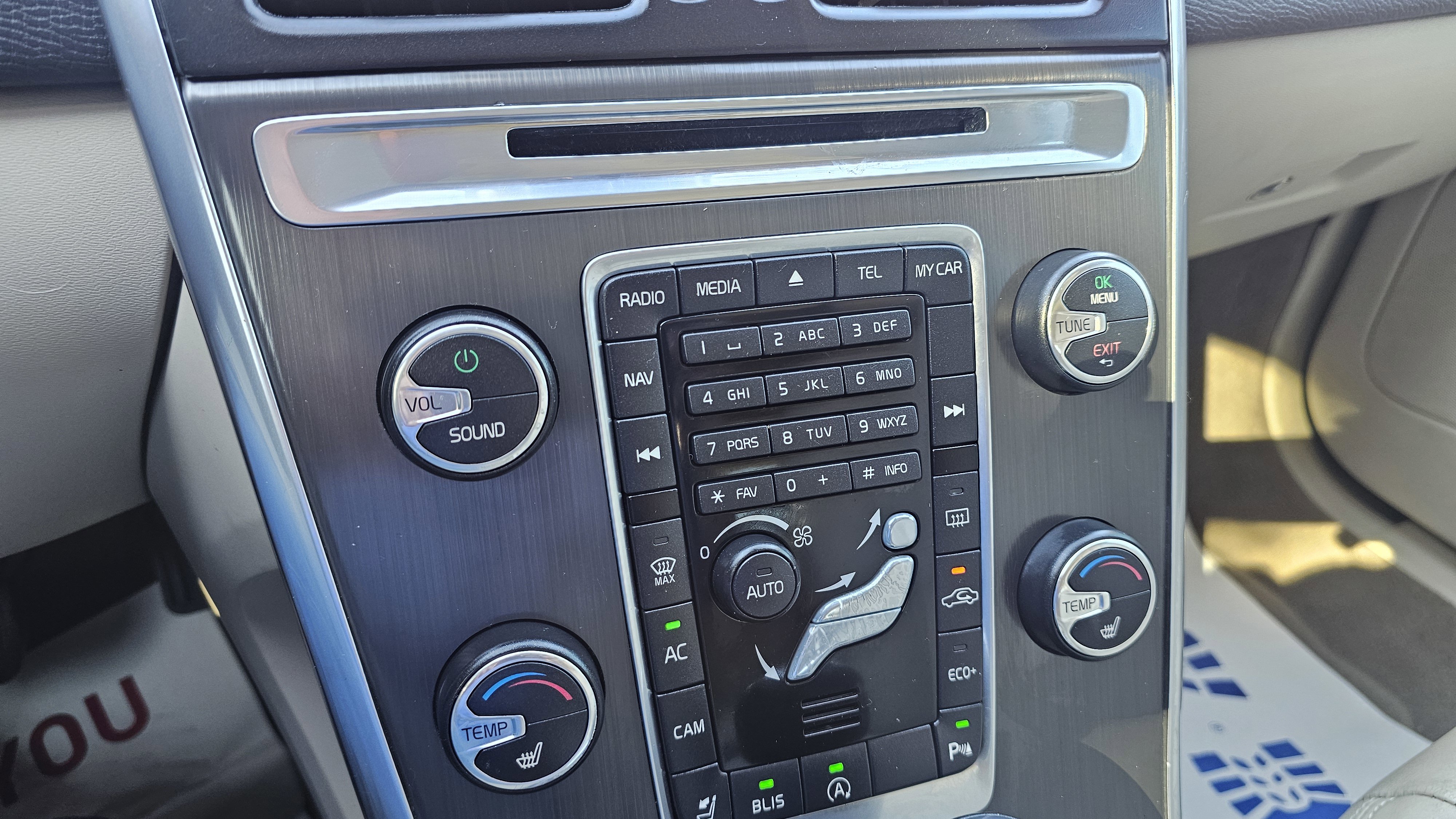 Used 2015 Volvo XC60 T5 Platinum image 36