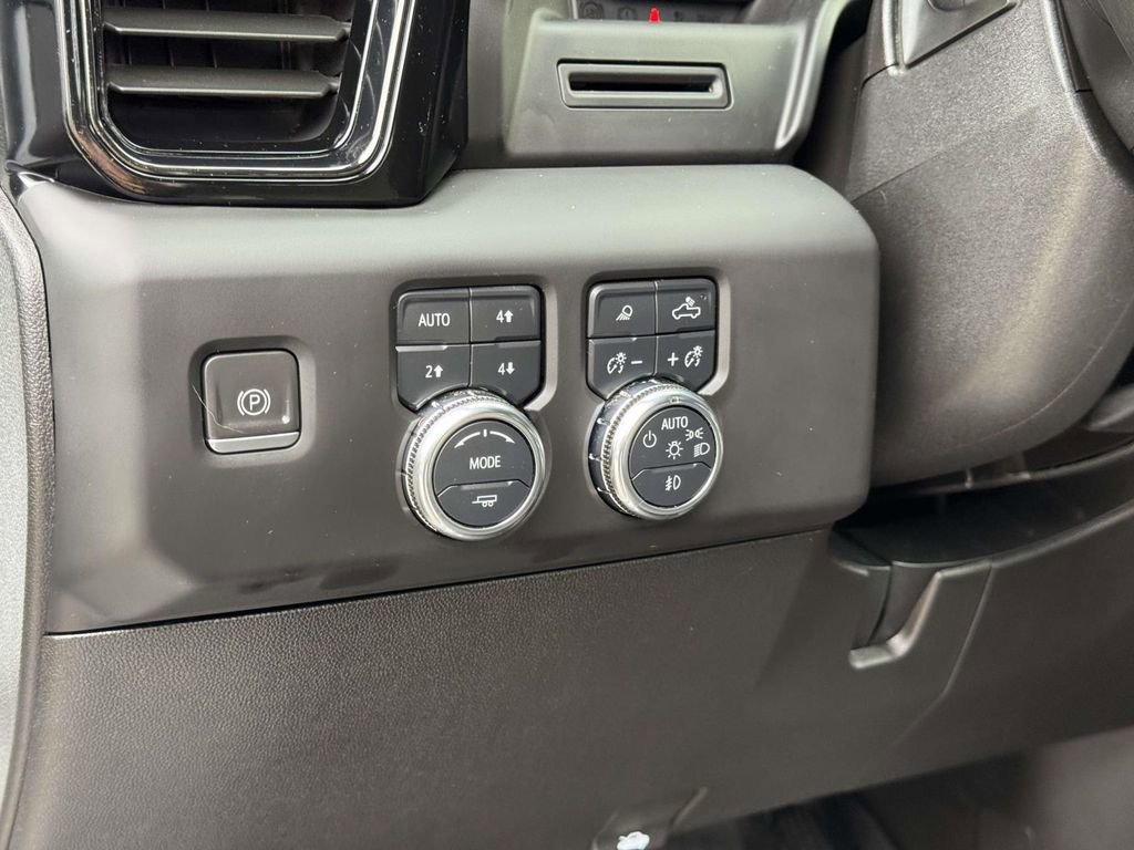 Used 2024 GMC Sierra 2500 AT4 w/ AT4 Preferred Package image 9