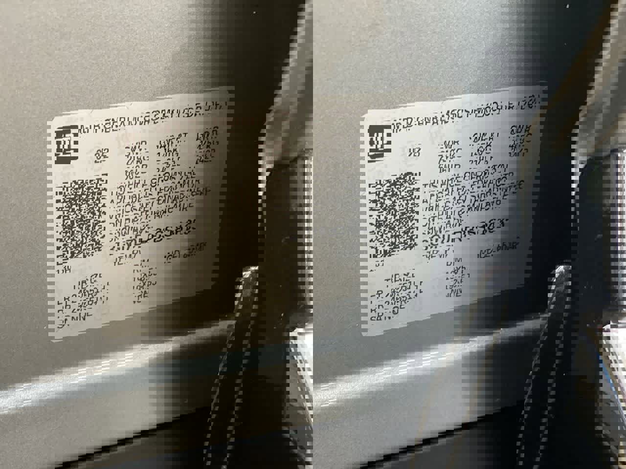 Used 2025 Chevrolet Equinox EV LT w/ Convenience Package image 28