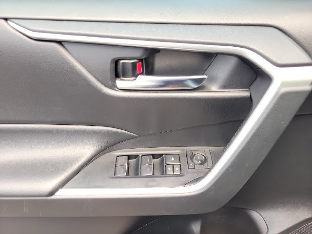 Used 2024 Toyota RAV4 XLE FWD image 15
