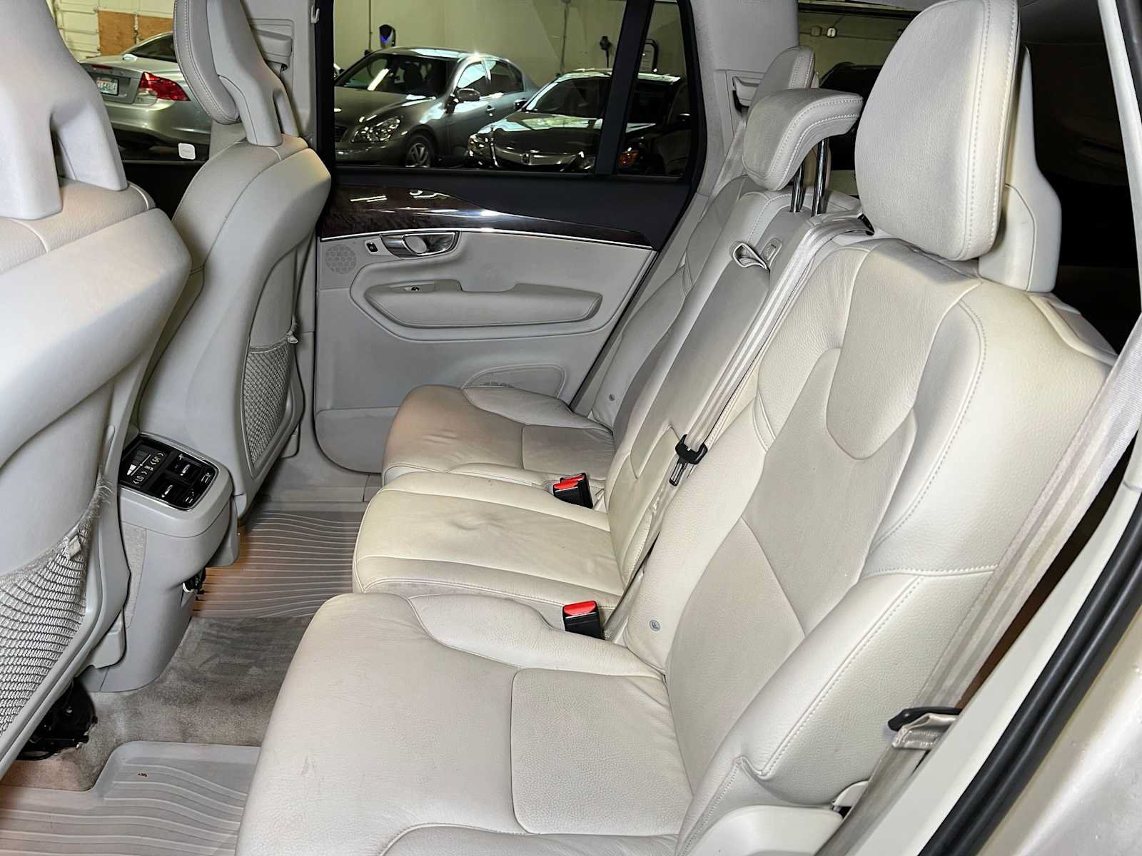 Used 2016 Volvo XC90 T6 Momentum w/ Momentum Plus Package AWD/4WD image 21