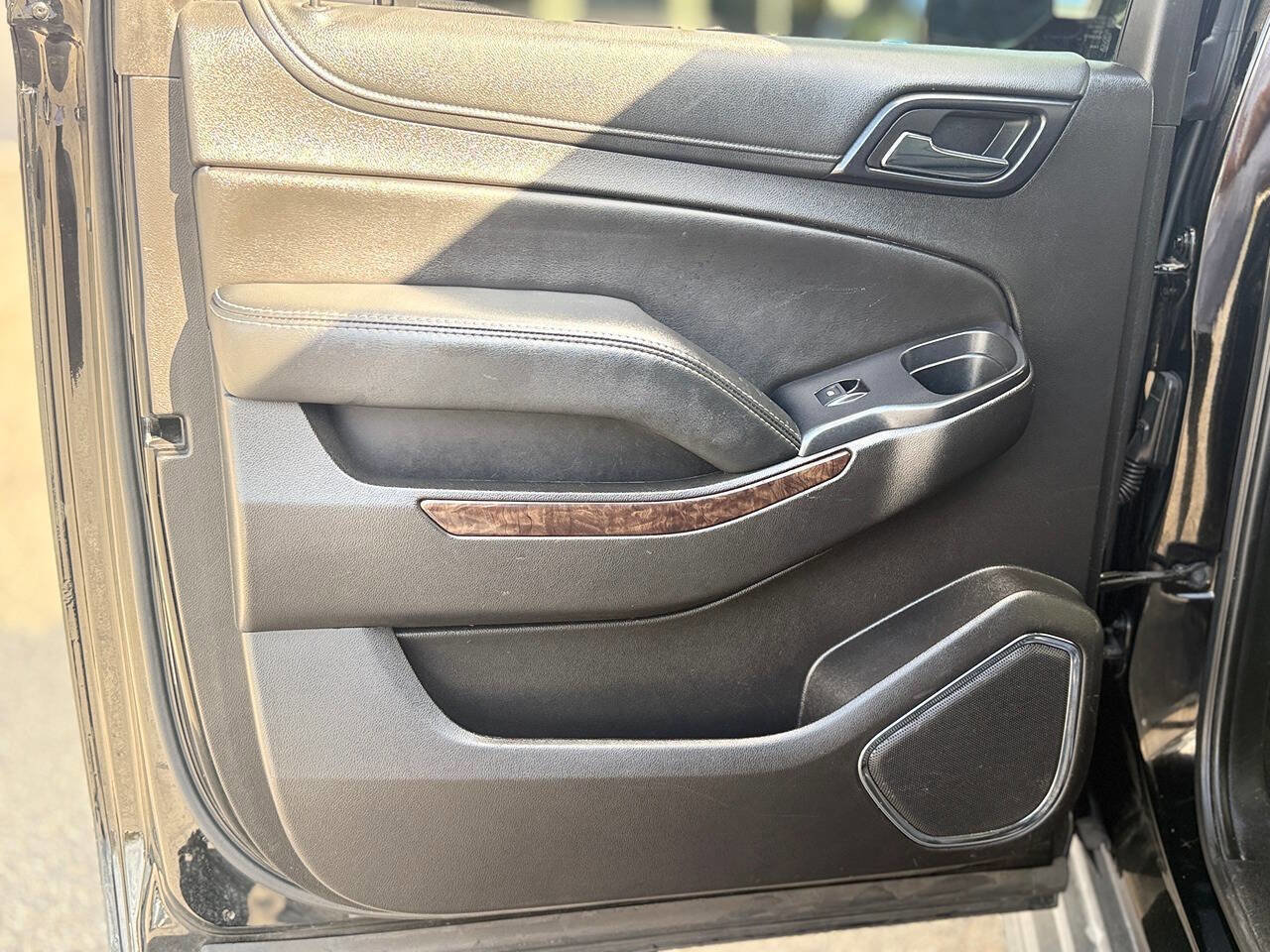 Used 2017 Chevrolet Suburban LT image 17