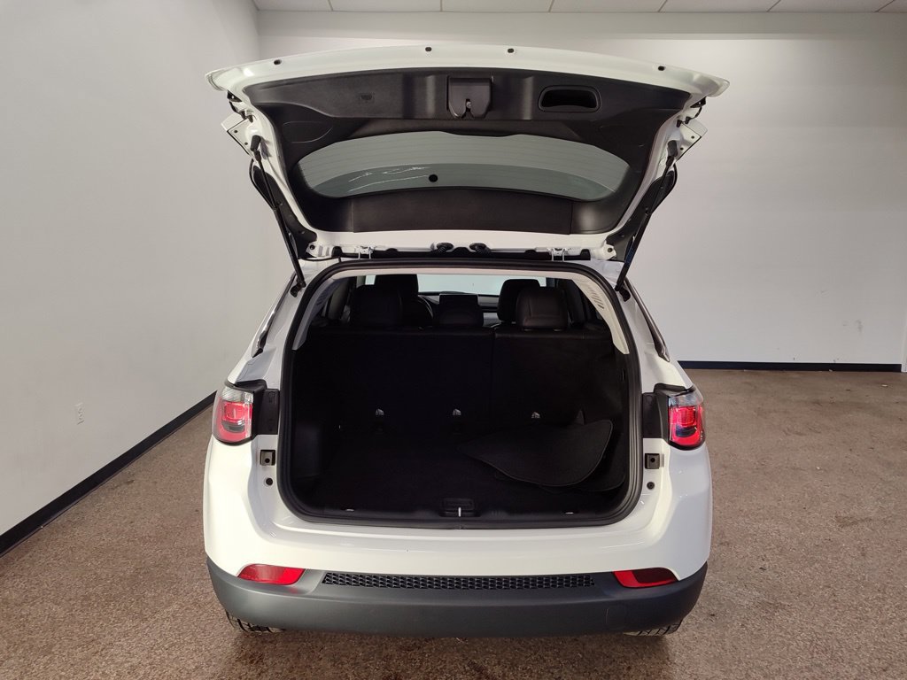 Used 2022 Jeep Compass Latitude AWD/4WD image 5