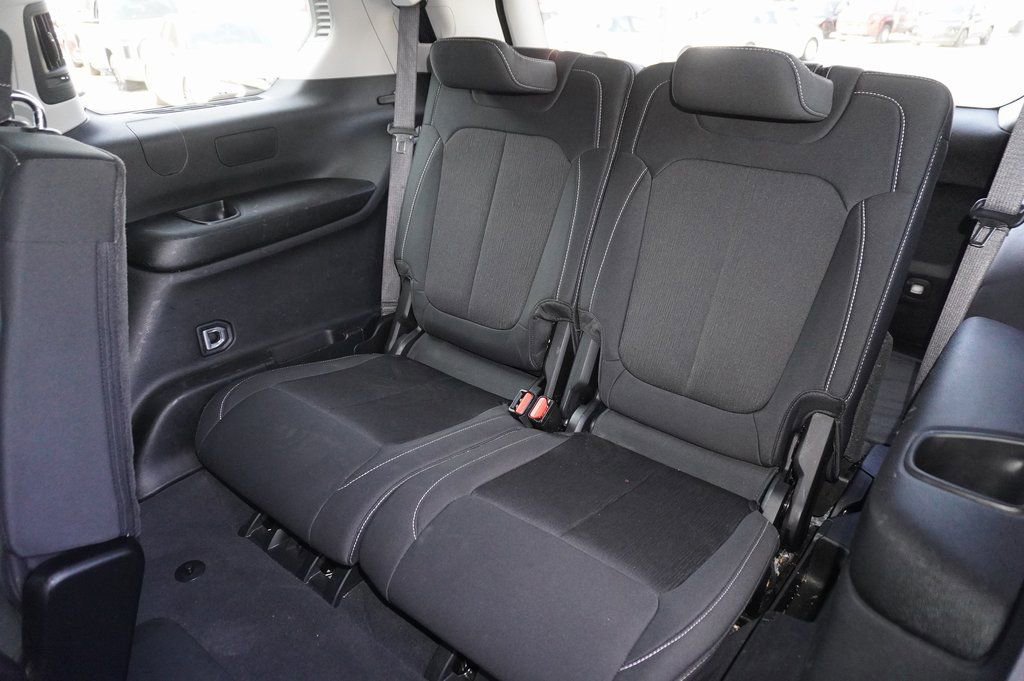 Used 2023 Jeep Grand Cherokee L Laredo image 10