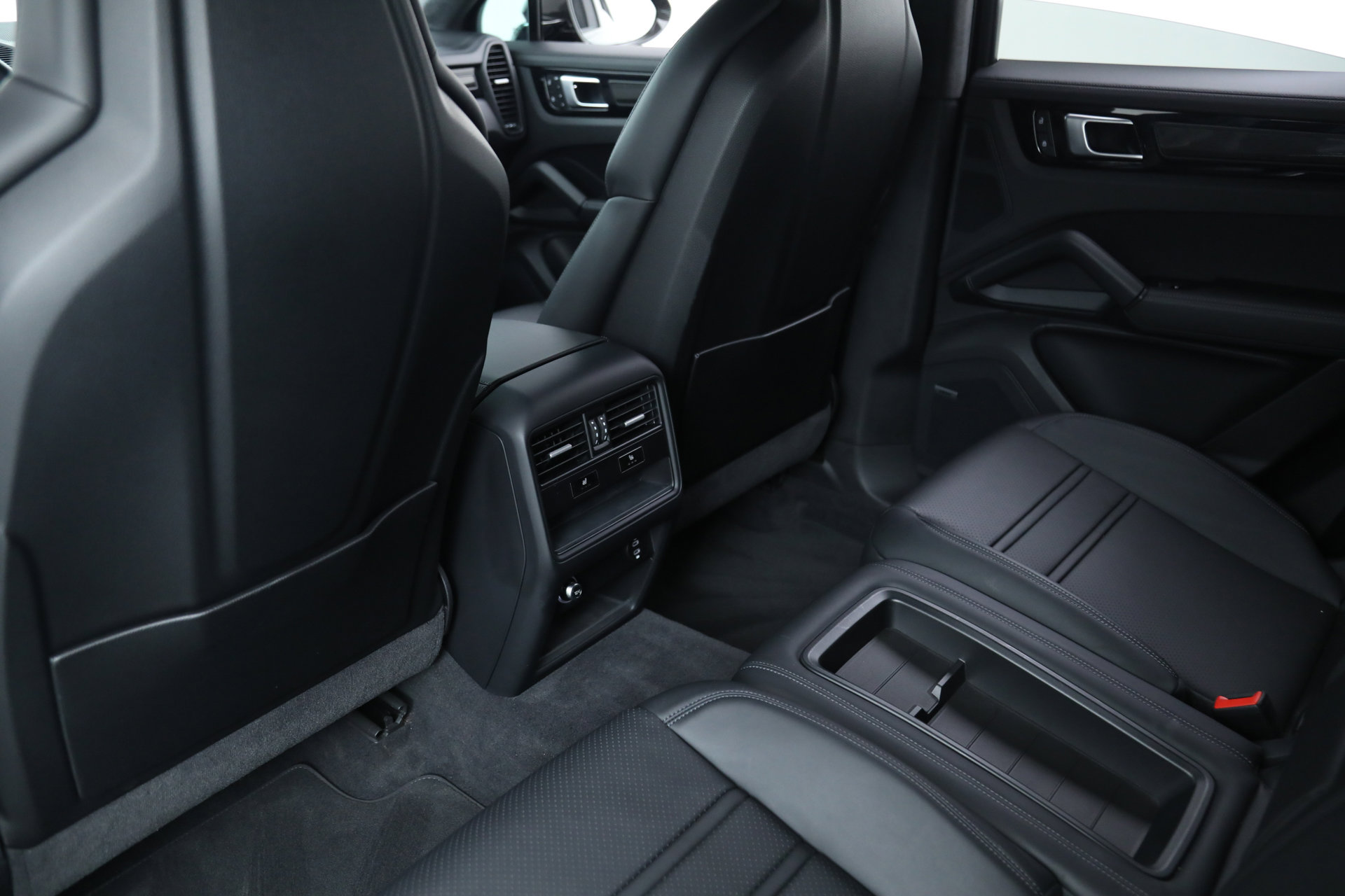 Used 2022 Porsche Cayenne Turbo GT image 35