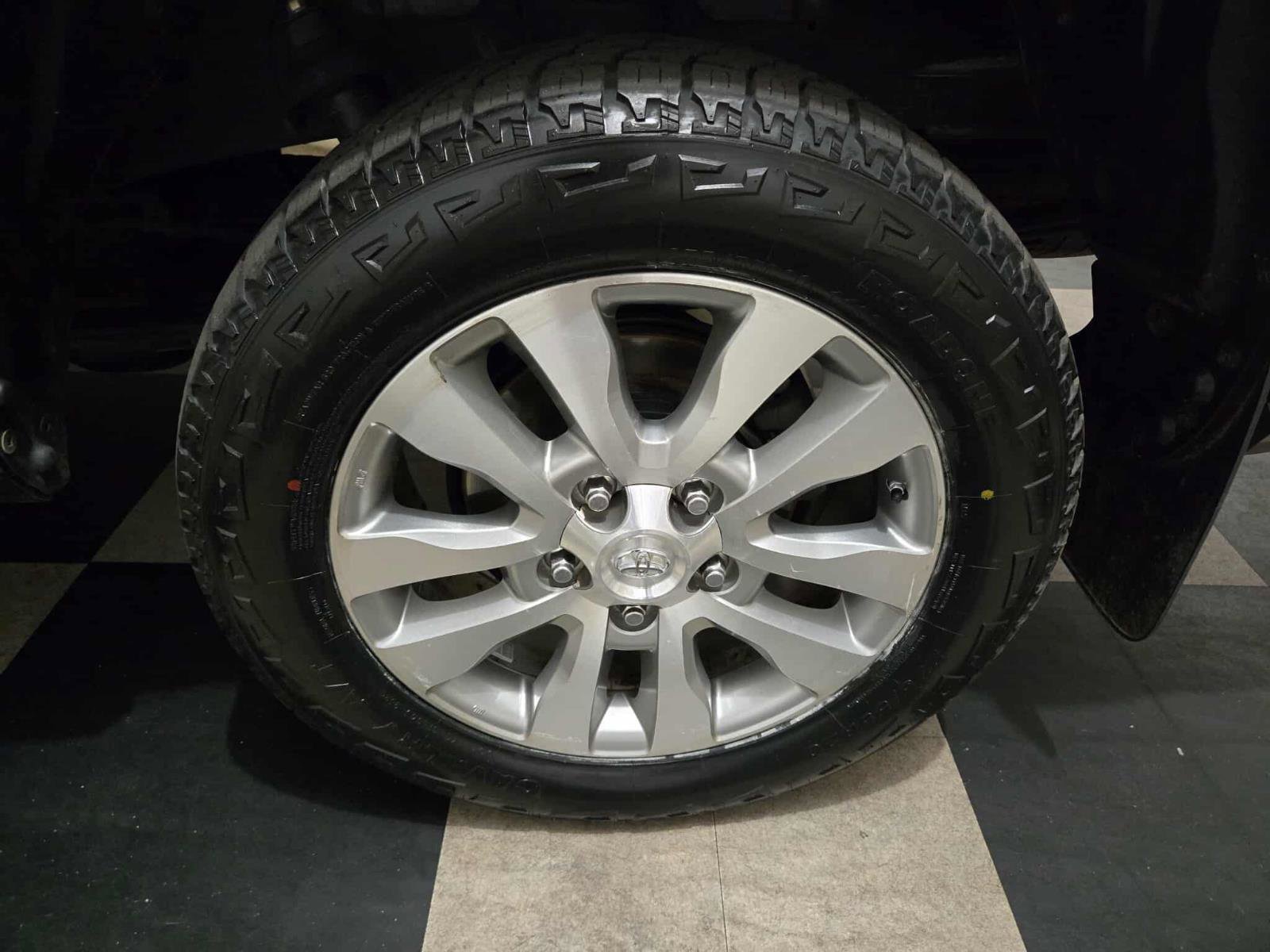 Used 2014 Toyota Tundra Limited w/ Limited Premium Package image 37