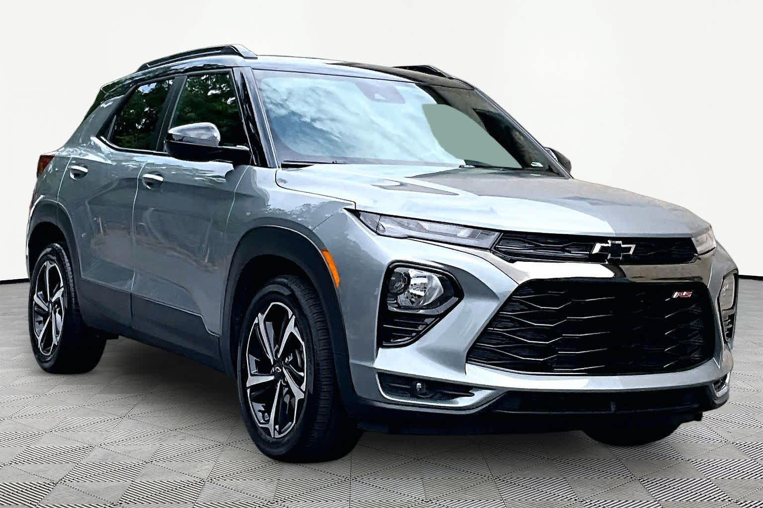 Used 2023 Chevrolet TrailBlazer RS w/ Convenience Package FWD image 3