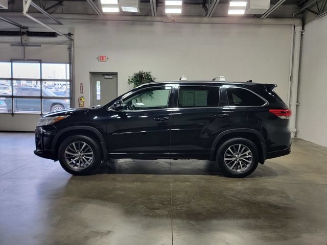 Used 2017 Toyota Highlander XLE AWD/4WD image 8