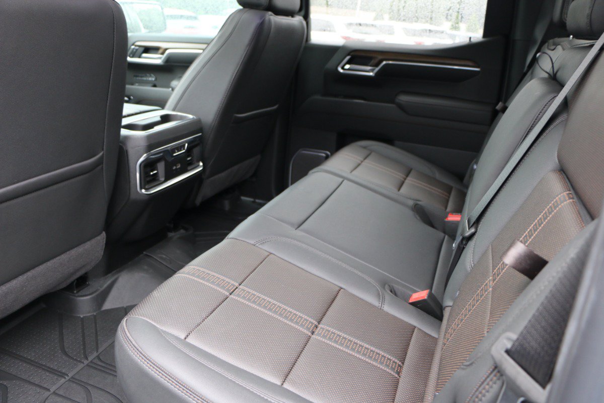 Used 2026 Chevrolet Silverado 1500 High Country AWD/4WD image 35