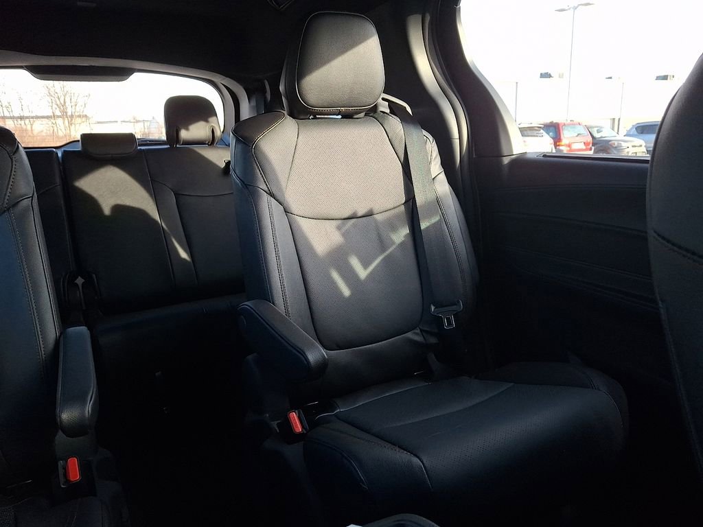 New 2026 Toyota Sienna Platinum image 15