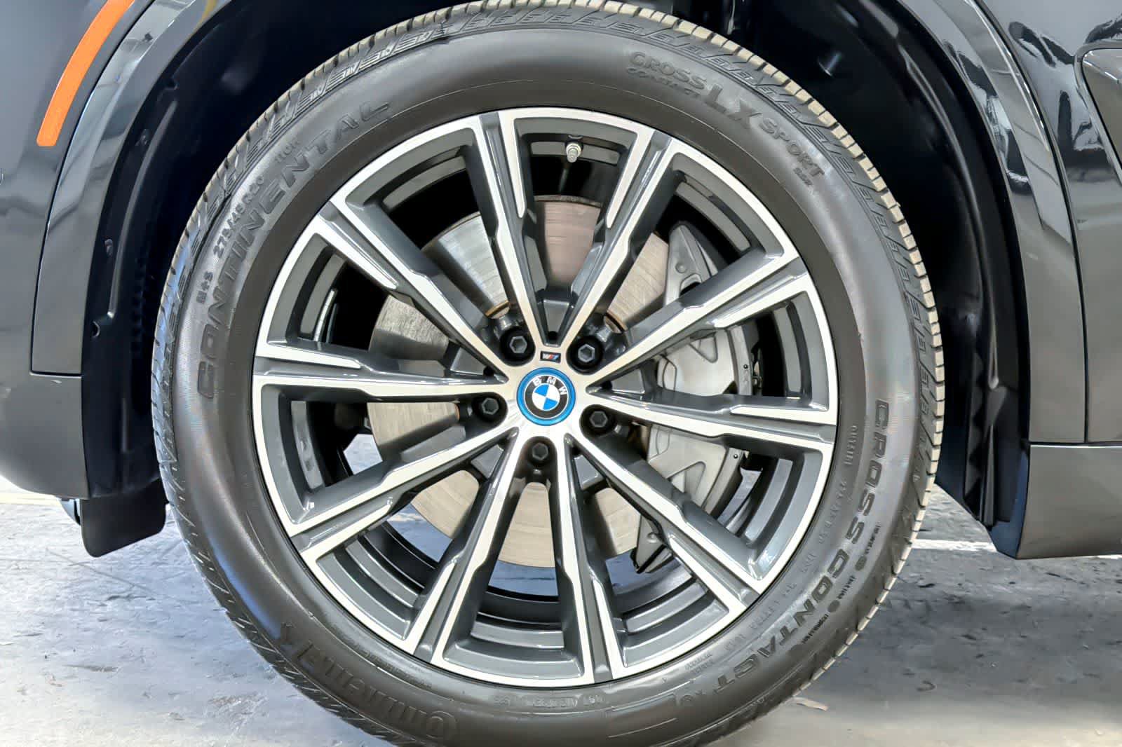 Used 2024 BMW X5 xDrive50e w/ M Sport Package AWD/4WD image 27