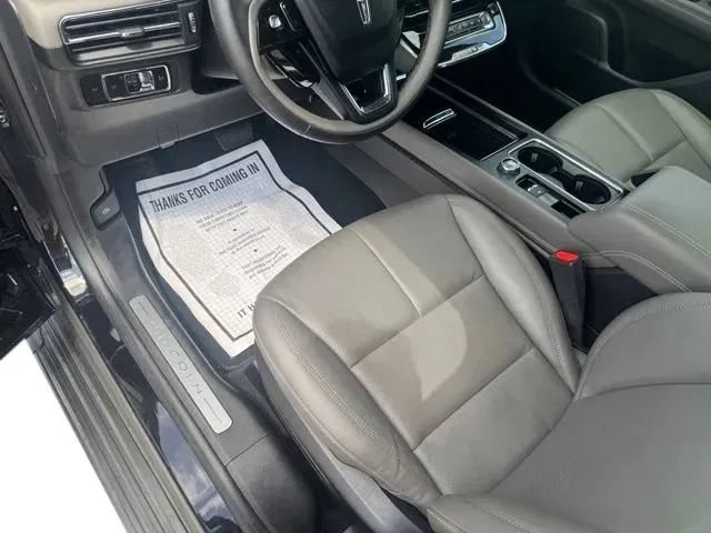 Used 2025 Lincoln Corsair AWD w/ Jet Appearance Package image 10