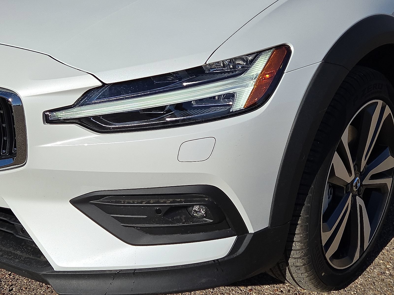 New 2026 Volvo V60 B5 Cross Country Plus w/ Protection Package Premier AWD/4WD image 9