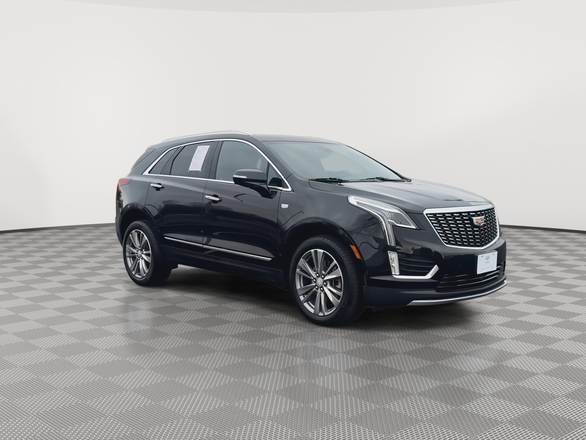 Certified 2025 Cadillac XT5 Premium Luxury image 2