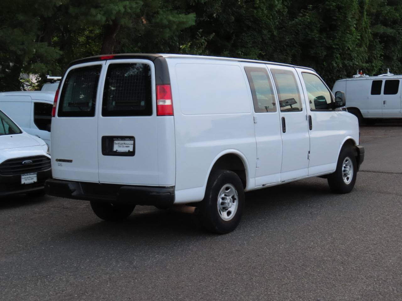 Used 2018 Chevrolet Express 2500 w/ Driver Convenience Package RWD image 4