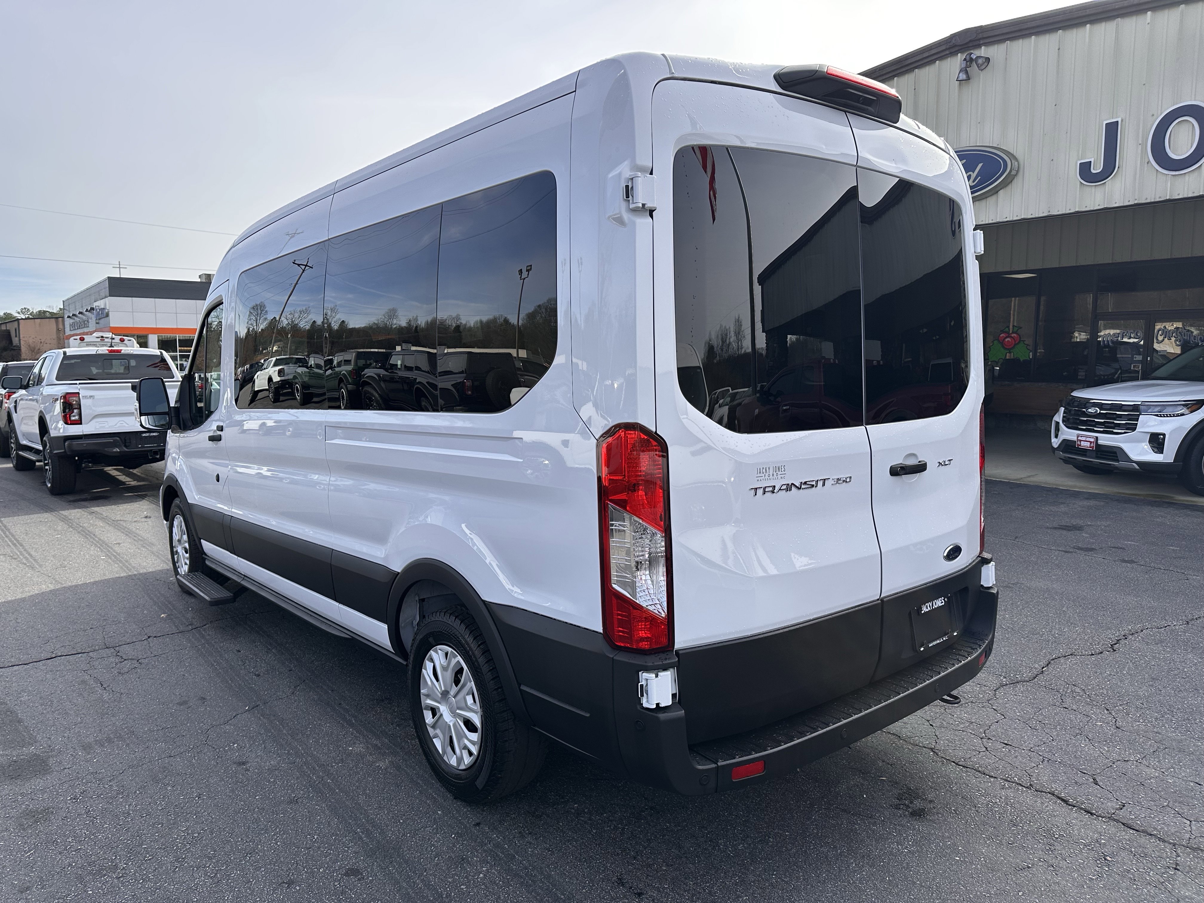 Used 2024 Ford Transit 350 XLT image 8