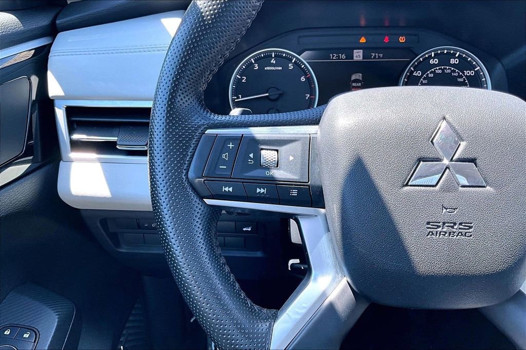 Used 2025 Mitsubishi Outlander SE AWD/4WD image 11
