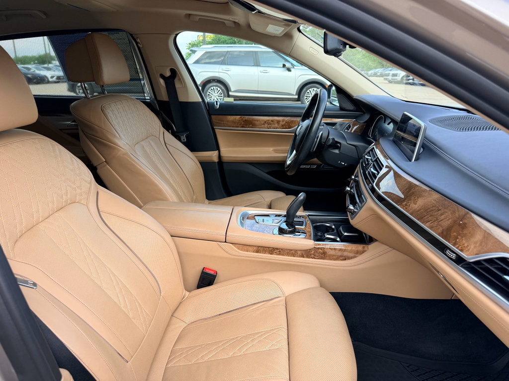 Used 2018 BMW 750i RWD image 15