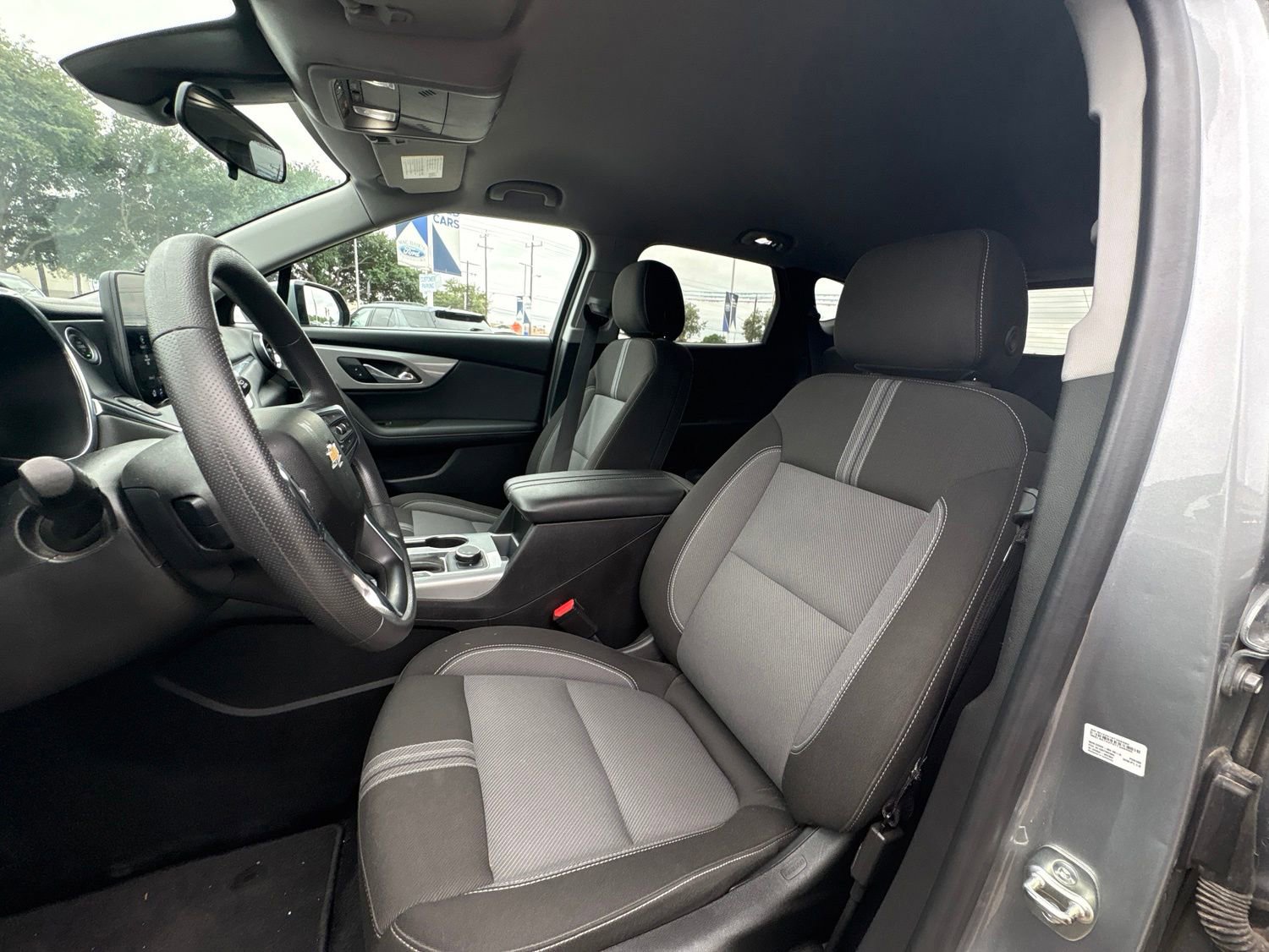 Used 2025 Chevrolet Blazer LT FWD image 9