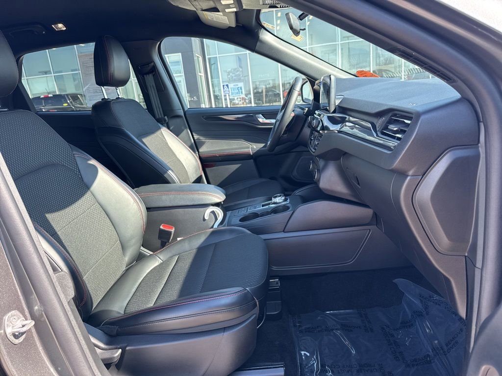 Used 2025 Ford Escape ST-Line image 25