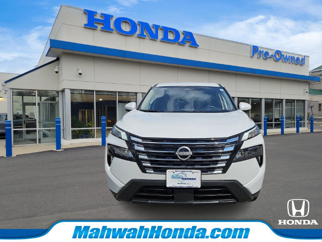 Used 2025 Nissan Rogue SV AWD/4WD image 2