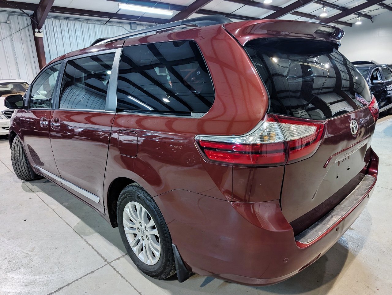 Used 2017 Toyota Sienna XLE Premium image 9
