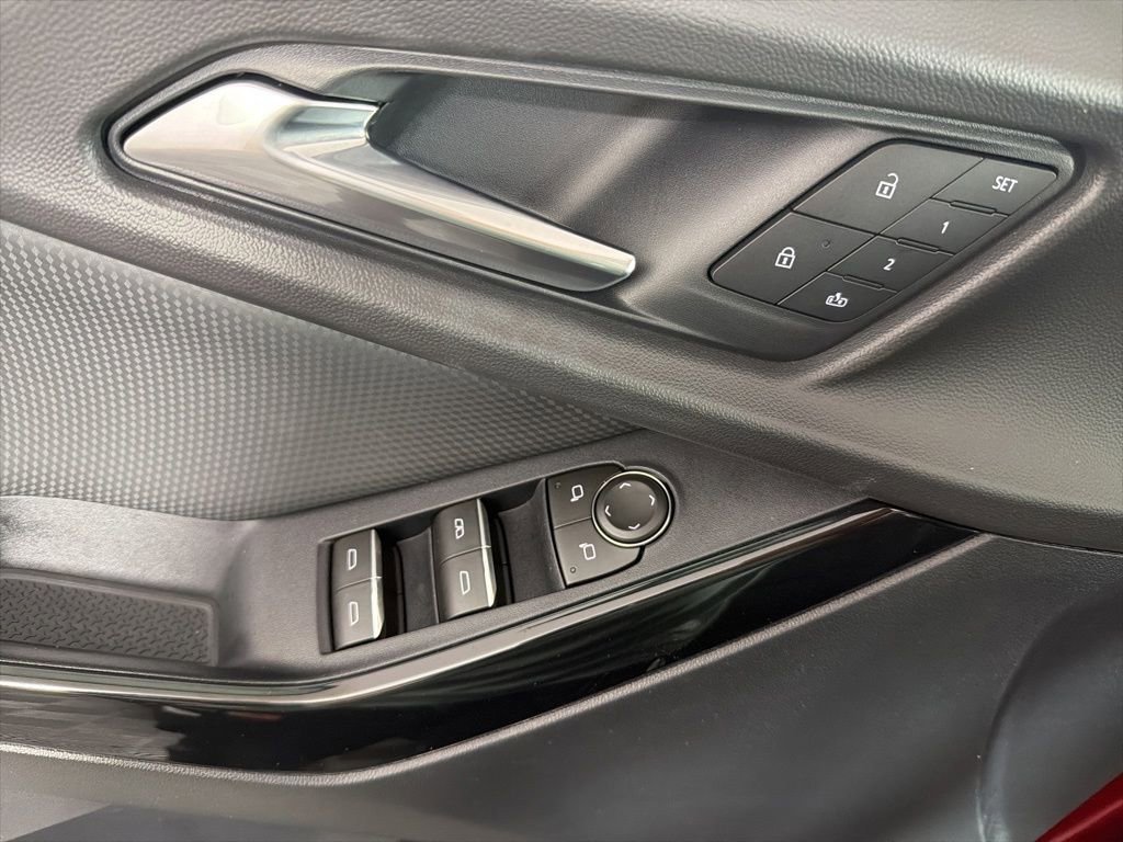 New 2026 Chevrolet Equinox RS w/ Convenience Package III FWD image 17