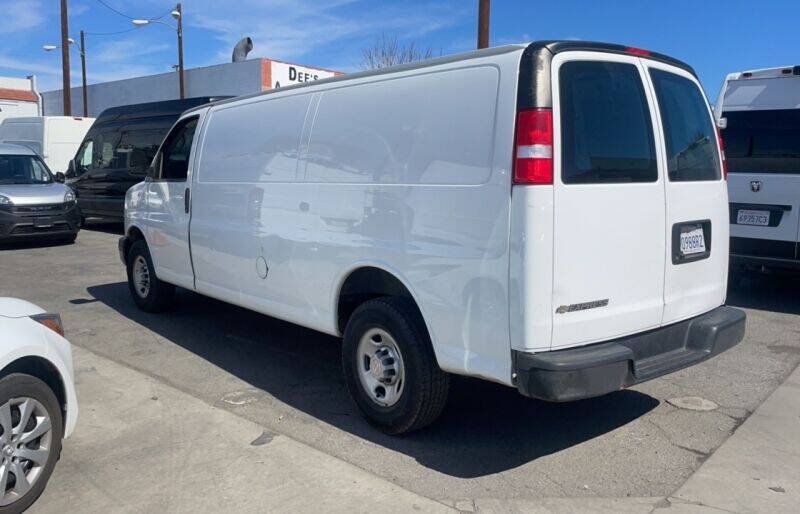 Used 2019 Chevrolet Express 2500 Extended w/ Driver Convenience Package RWD image 6