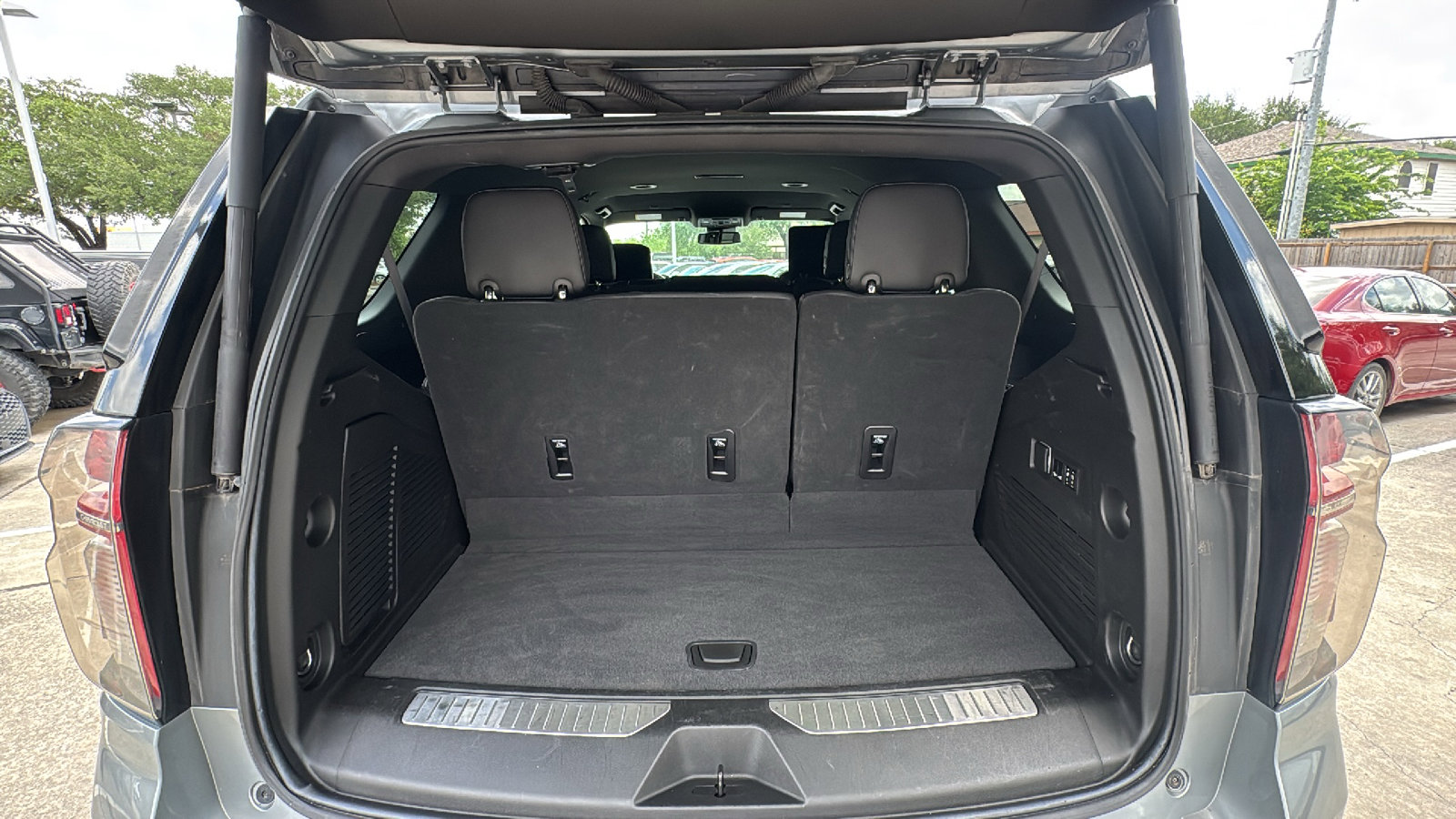 Used 2023 Chevrolet Tahoe RST w/ Luxury Package AWD/4WD image 24