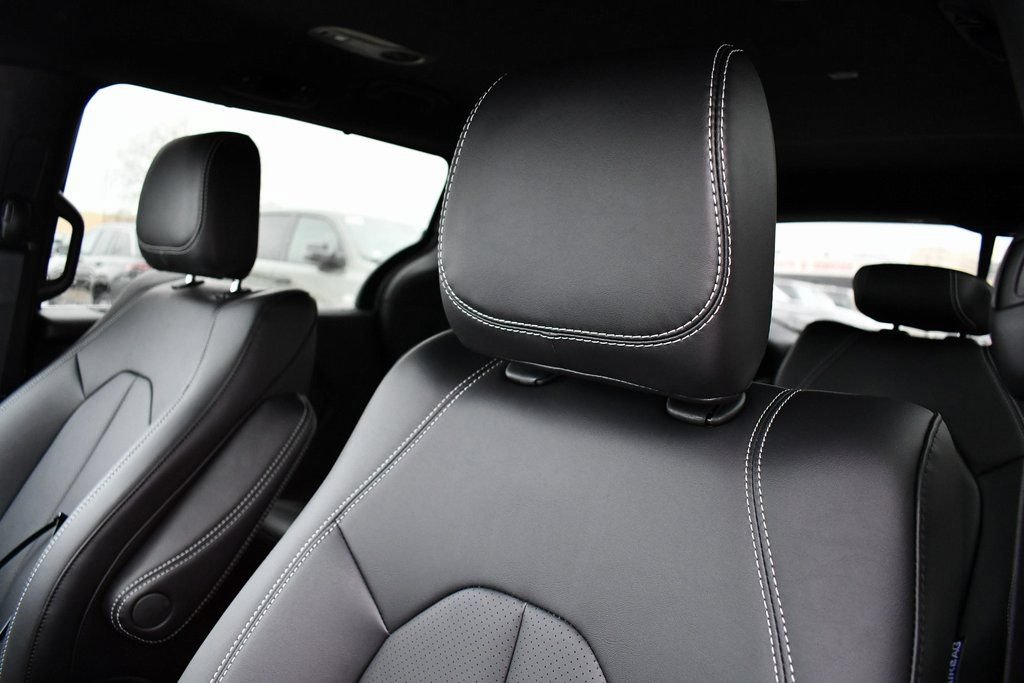 New 2026 Chrysler Voyager LX FWD image 12