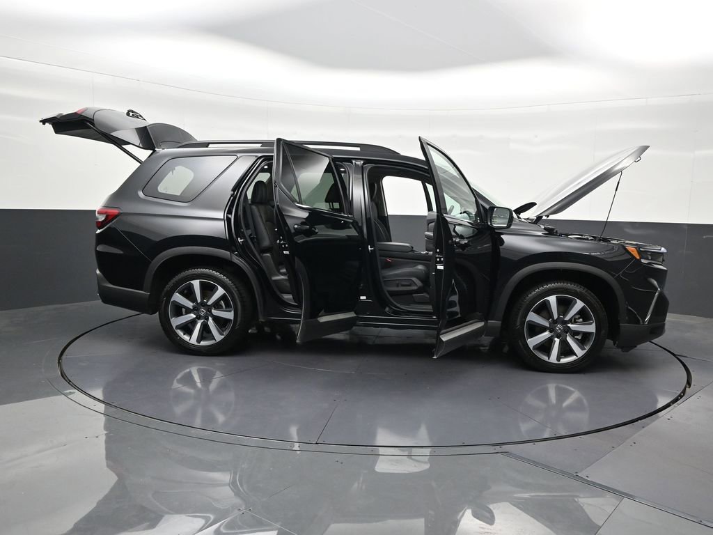 Used 2025 Honda Pilot Touring image 31