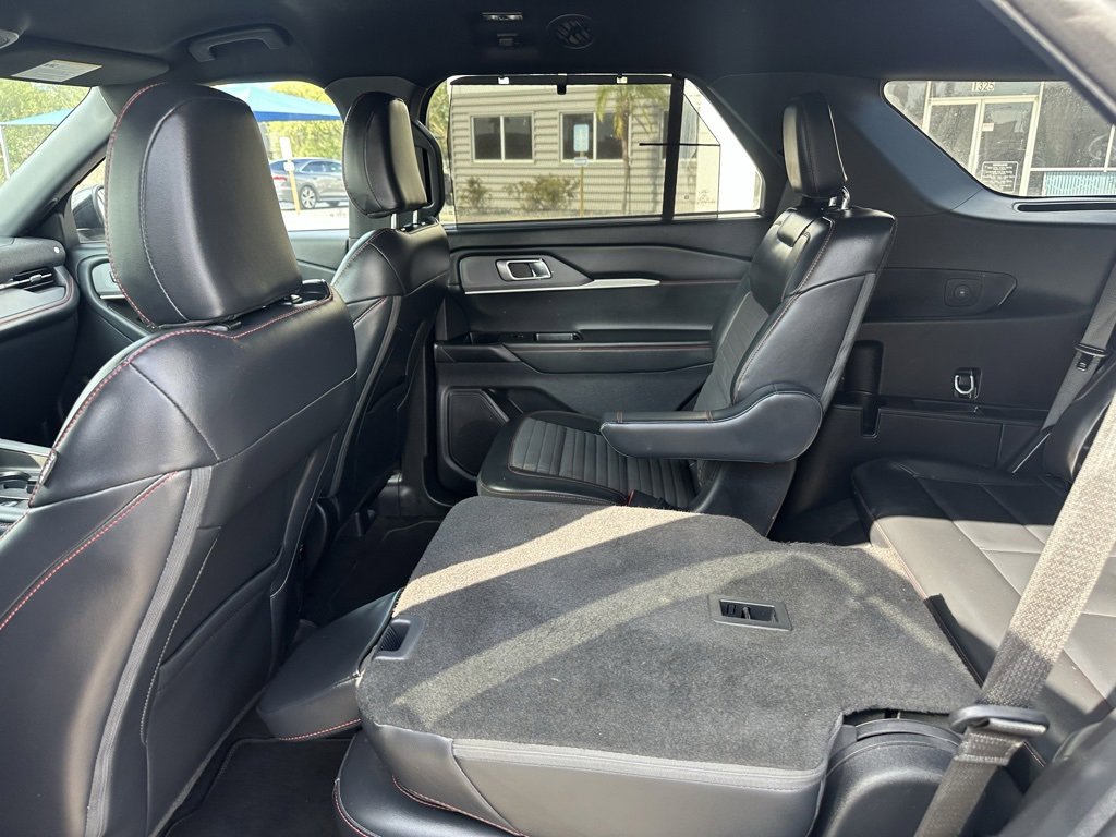 Used 2025 Ford Explorer ST-Line w/ Premium Package image 17