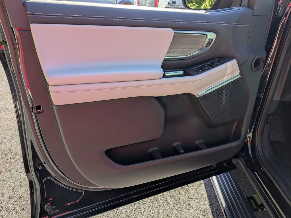 New 2025 Ford Expedition Platinum image 18