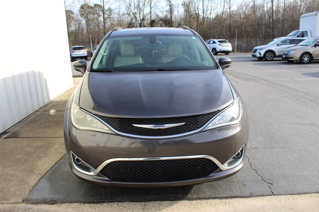 Used 2017 Chrysler Pacifica Touring-L FWD image 11