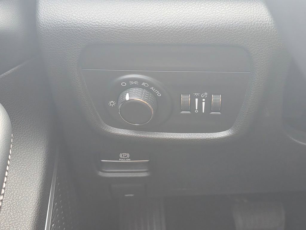 Used 2022 Jeep Grand Cherokee L Laredo w/ Luxury Tech Group I image 35