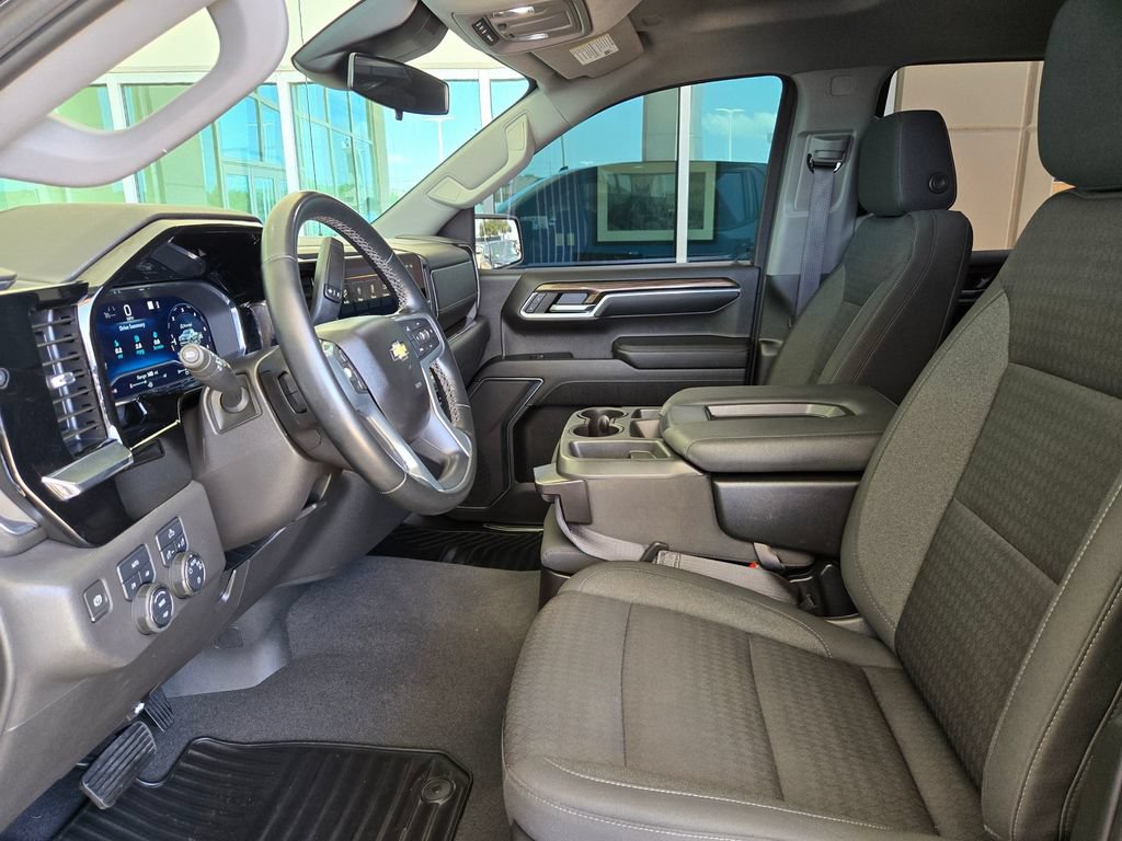 Used 2023 Chevrolet Silverado 1500 LT AWD/4WD image 9