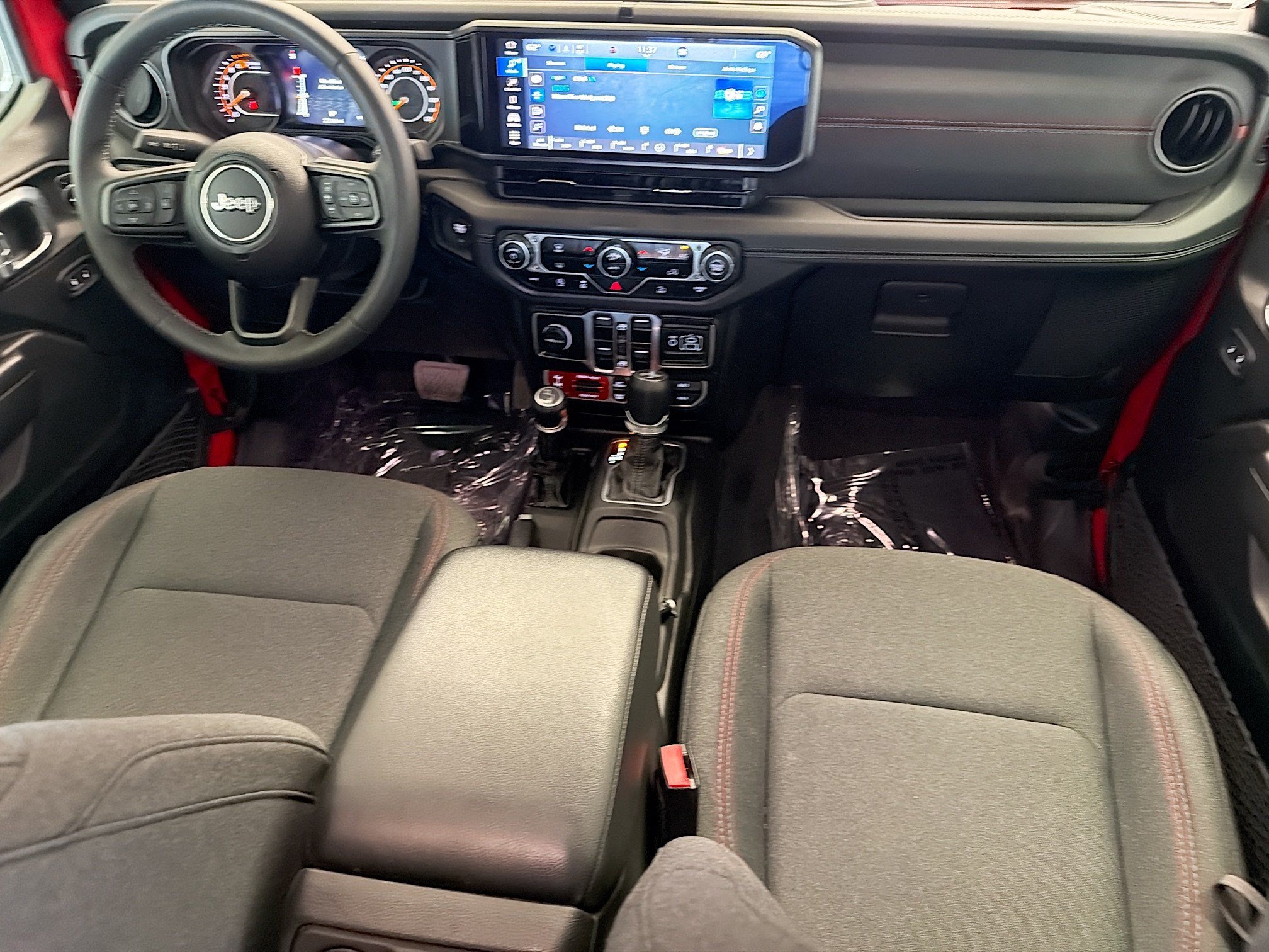 Used 2025 Jeep Wrangler Unlimited Rubicon AWD/4WD image 12