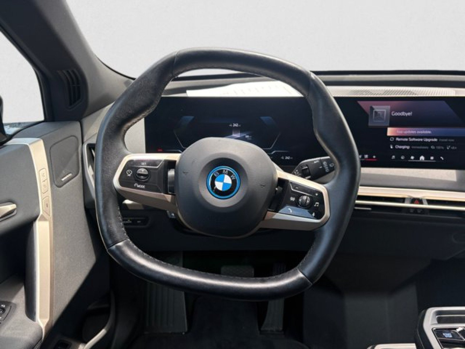 Used 2024 BMW iX xDrive50 w/ Sport Package AWD/4WD image 15