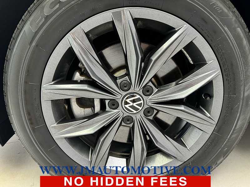 Used 2022 Volkswagen Tiguan SE image 9