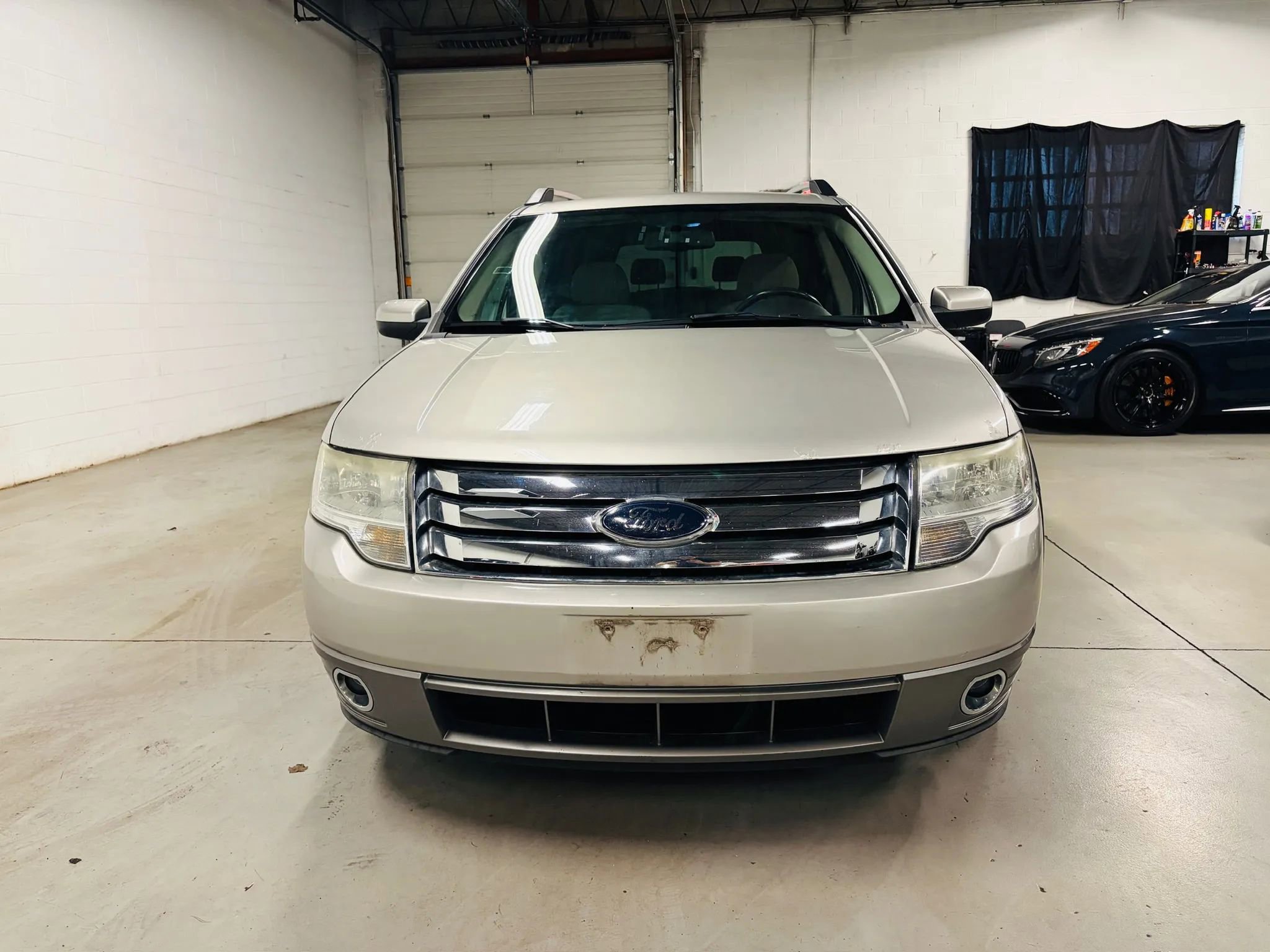 Used 2008 Ford Taurus X SEL image 2