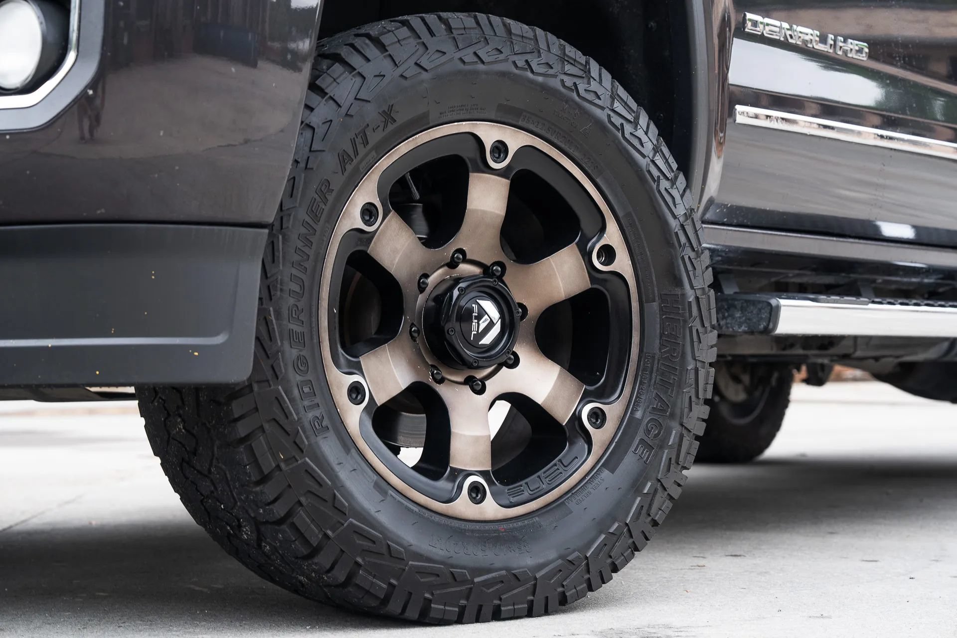 Used 2015 GMC Sierra 2500 Denali w/ Duramax Plus Package AWD/4WD image 3