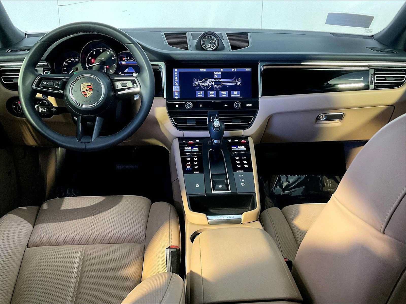 Certified 2024 Porsche Macan AWD/4WD image 14