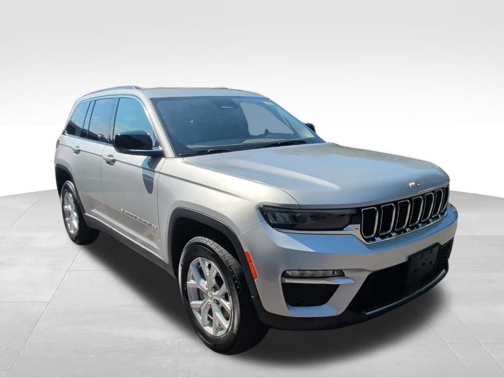 Used 2023 Jeep Grand Cherokee Limited AWD/4WD image 7