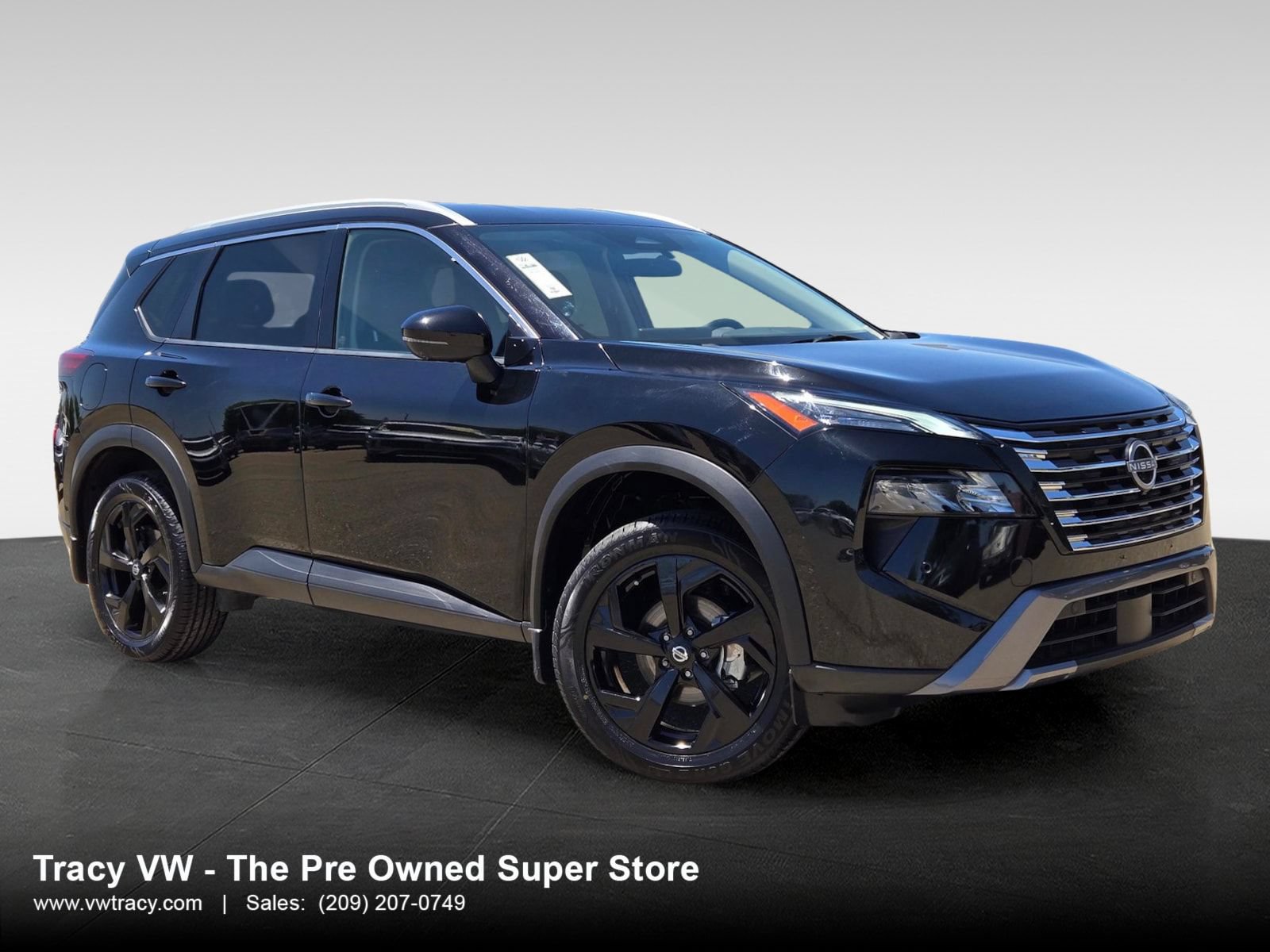 Used 2024 Nissan Rogue SL FWD image 1
