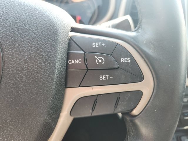Used 2016 Jeep Cherokee Latitude FWD image 30